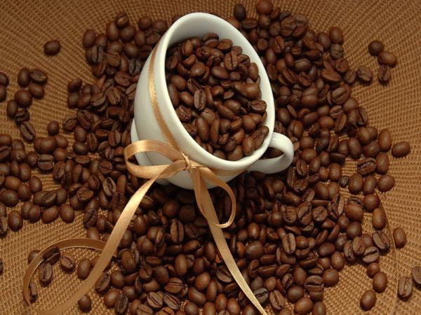 Ủ tóc bằng bã cà phê là phương pháp làm đẹp an toàn và hiệu quả