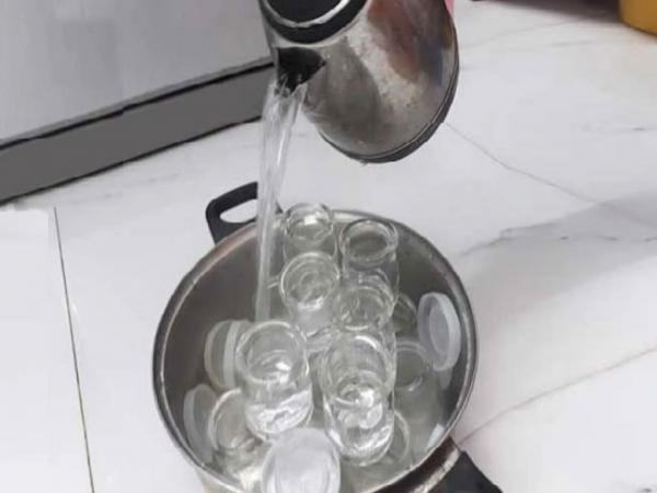 cách làm sữa chua uống: tiệt trùng dụng cụ